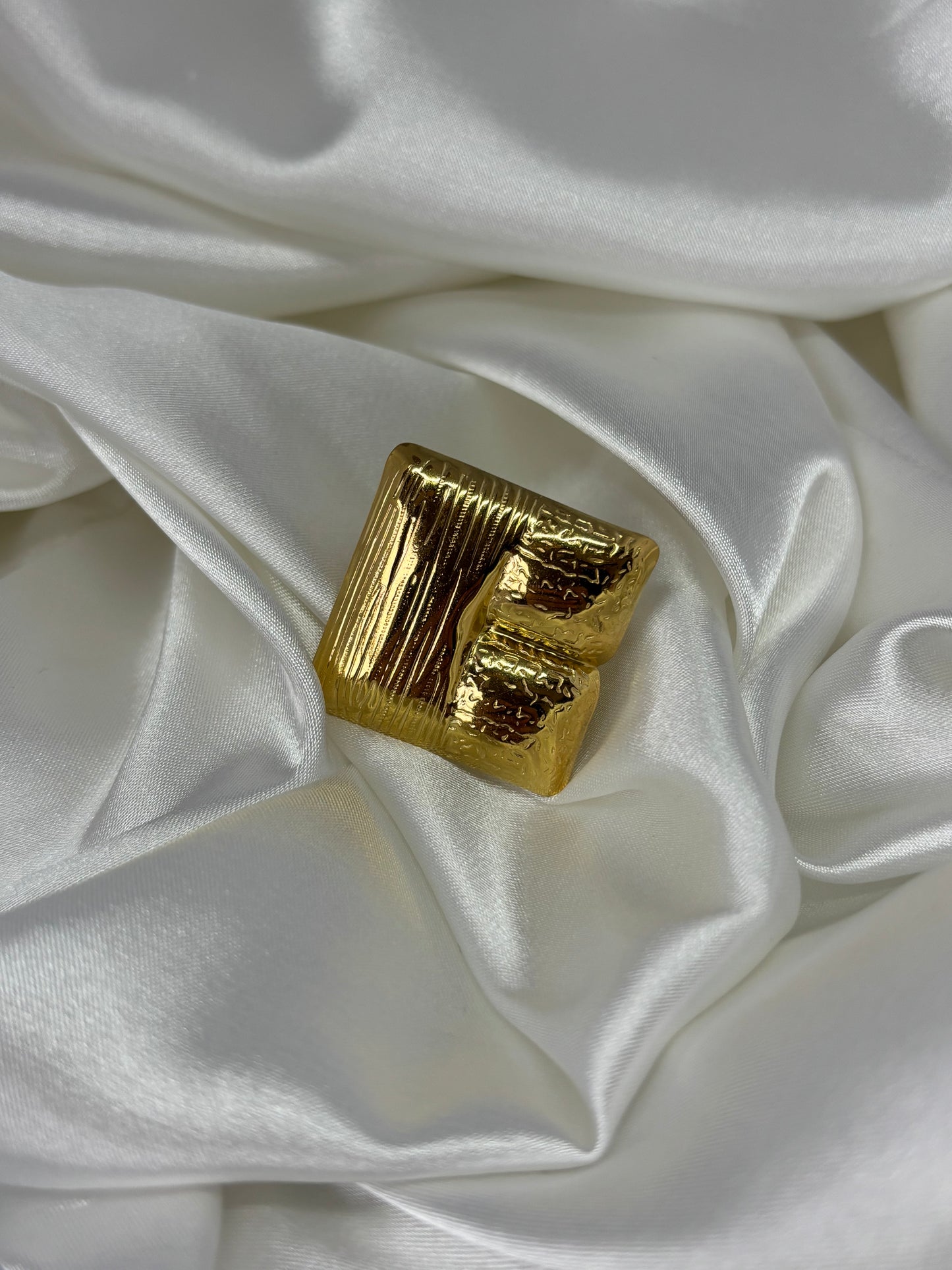 Grosse bague carré