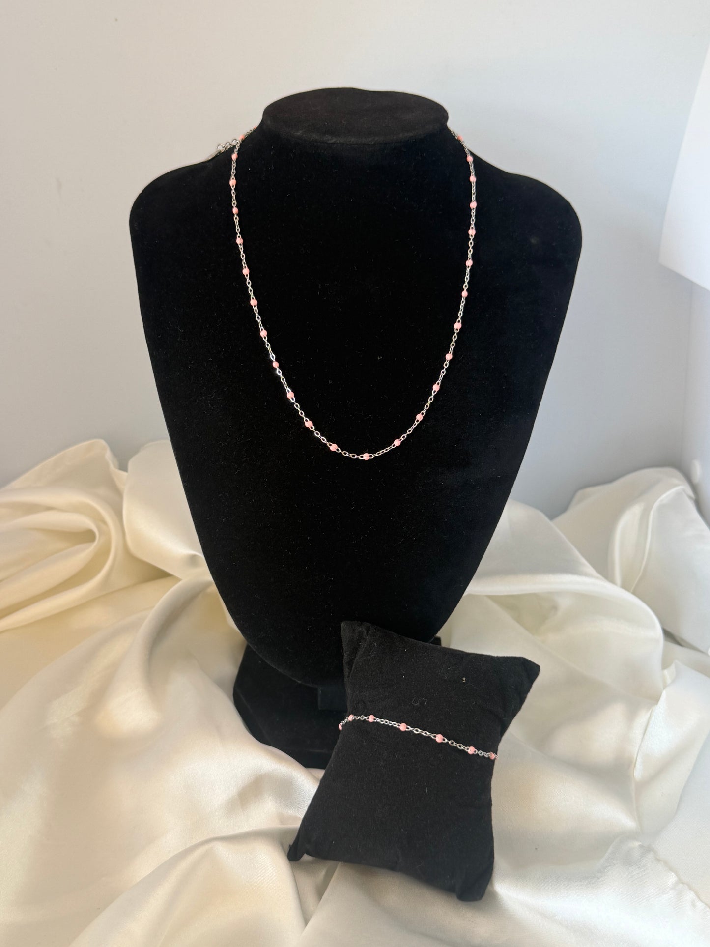 Ensemble chaîne perlé rose
