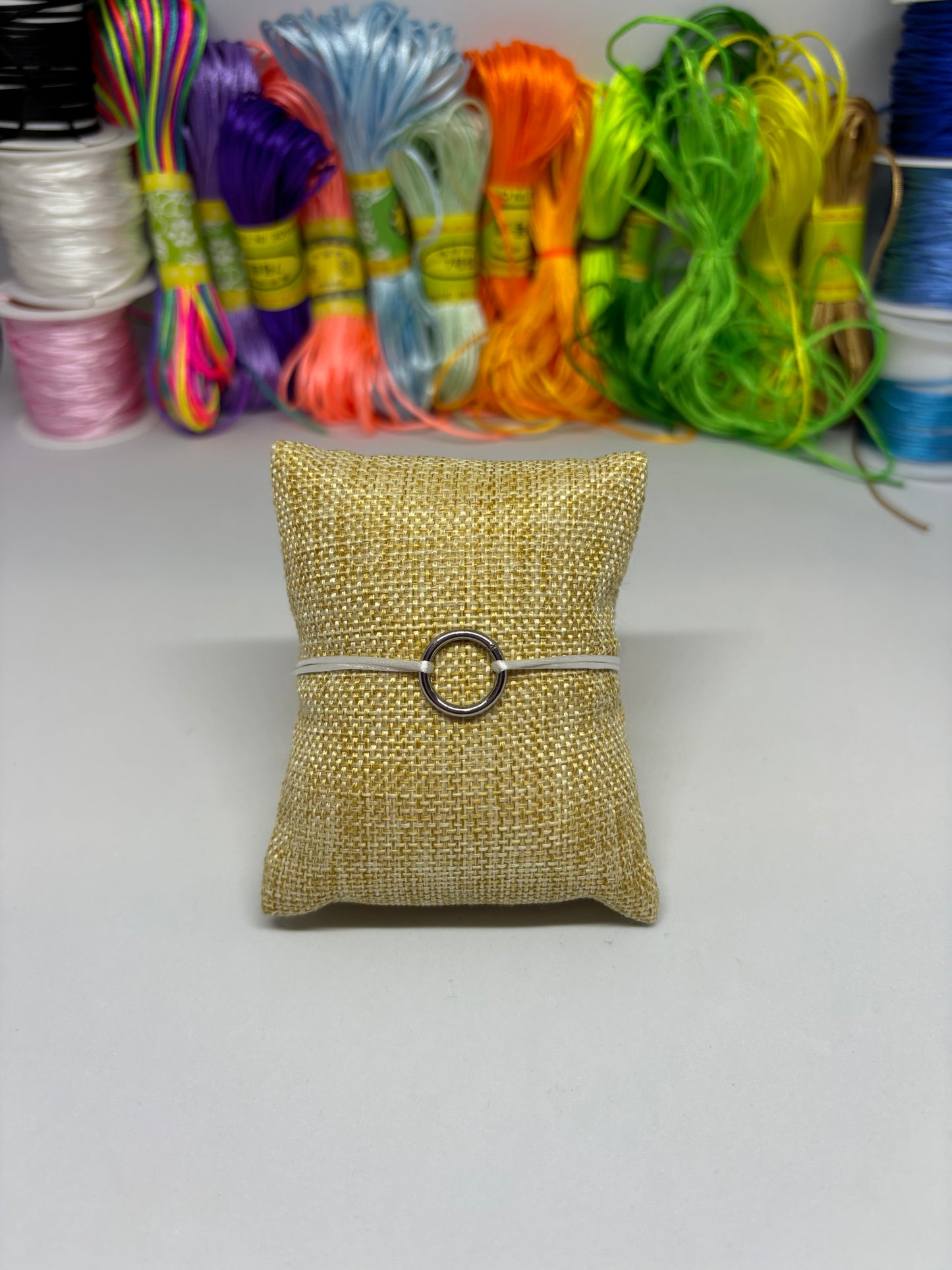 Bracelet cordon ajustable breloque ronde