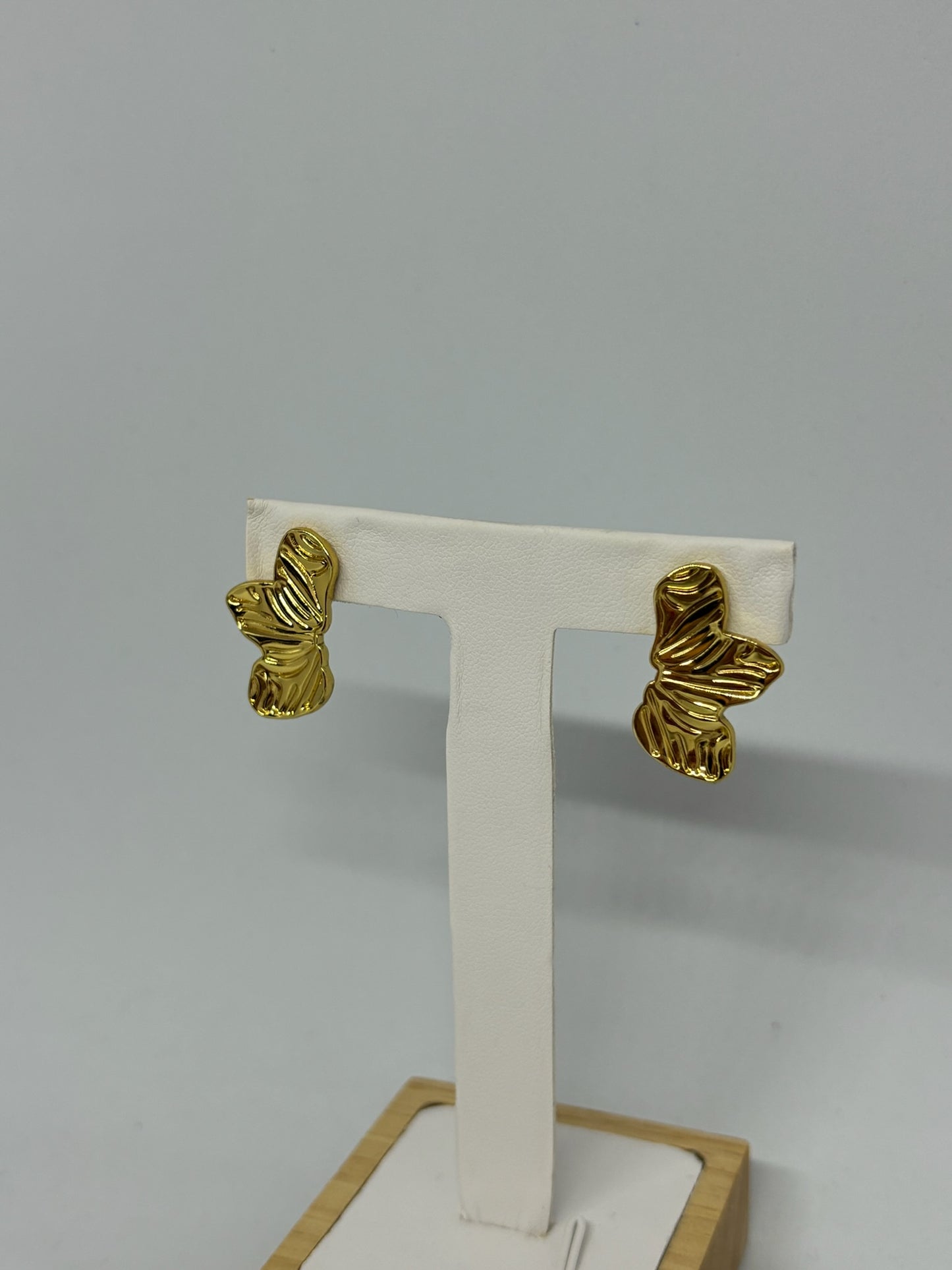 Boucles d'oreilles demi fleur or