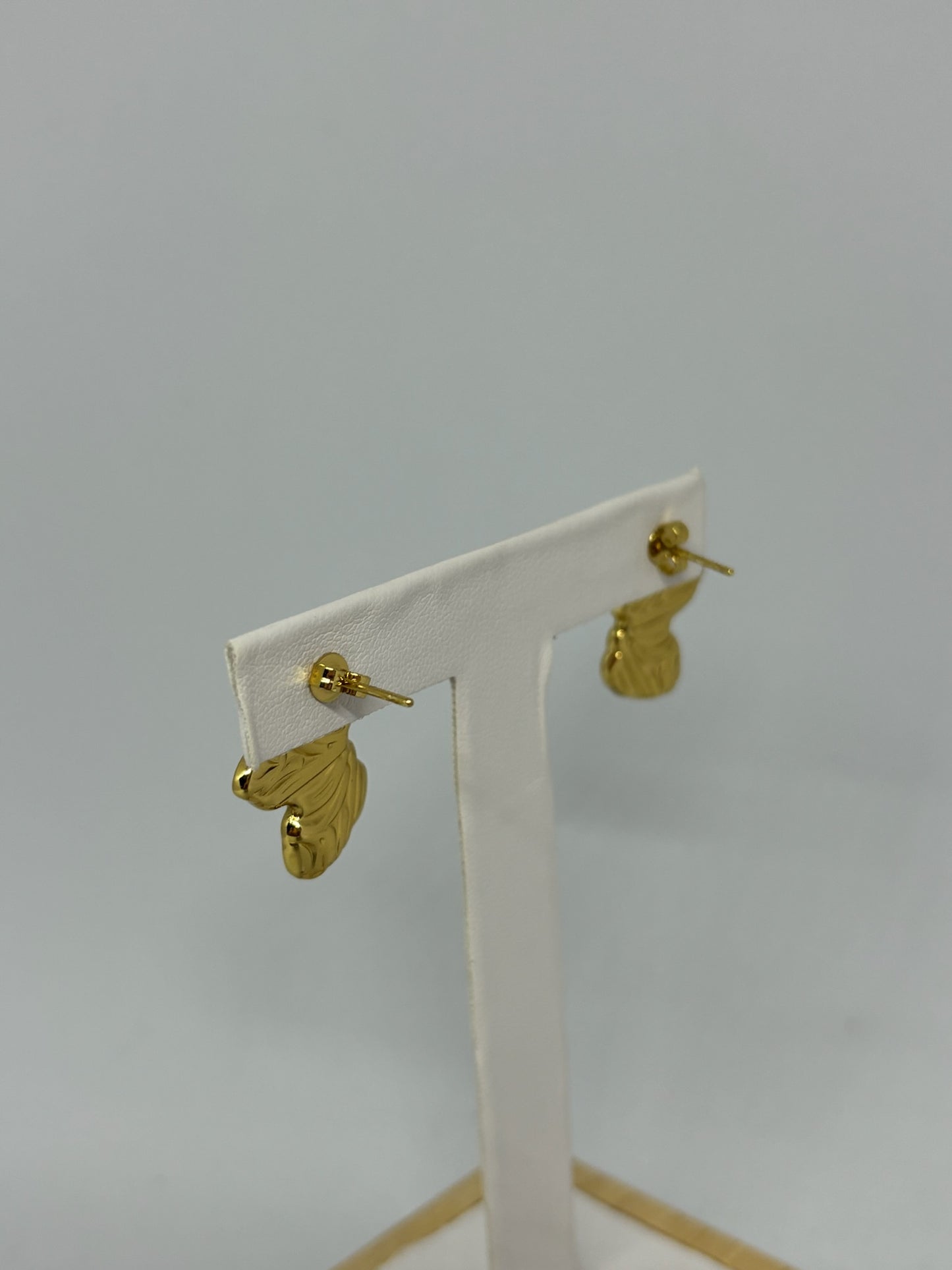 Boucles d'oreilles demi fleur or