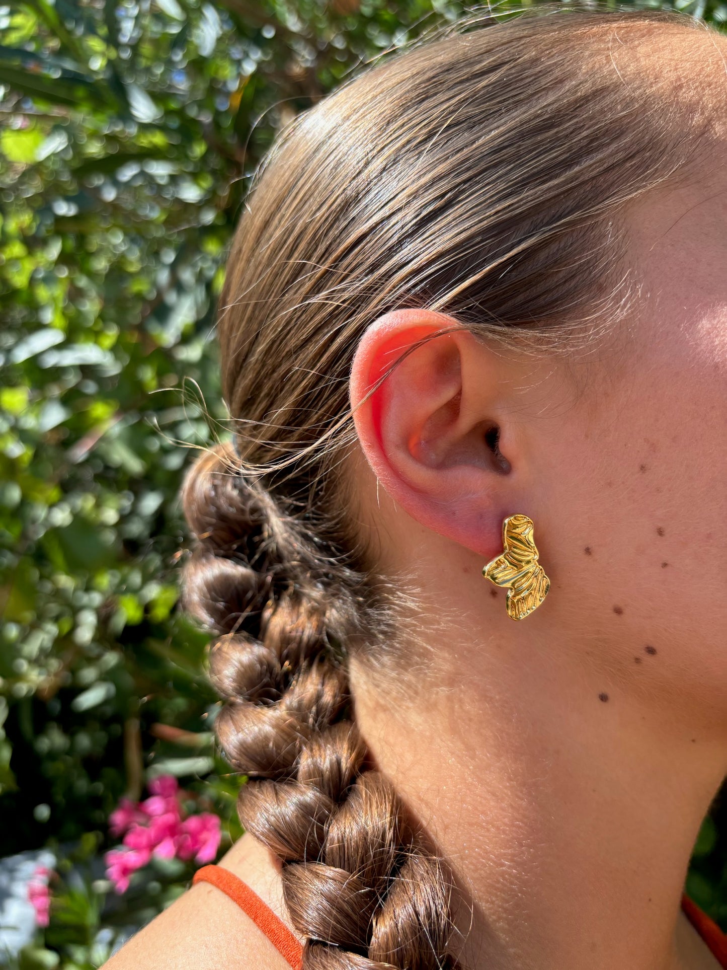 Boucles d'oreilles demi fleur or