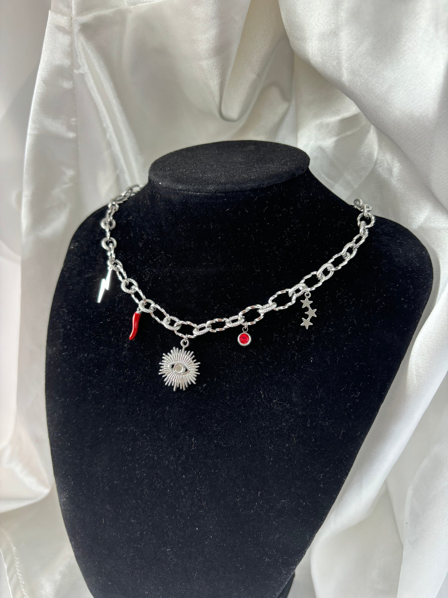 Collier breloque piment rouge