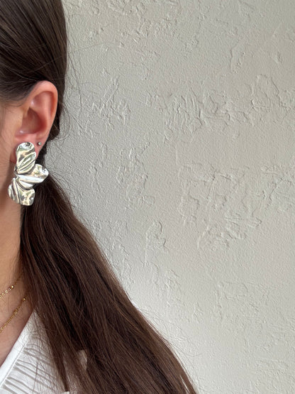 Boucles d'oreilles grande demi fleur