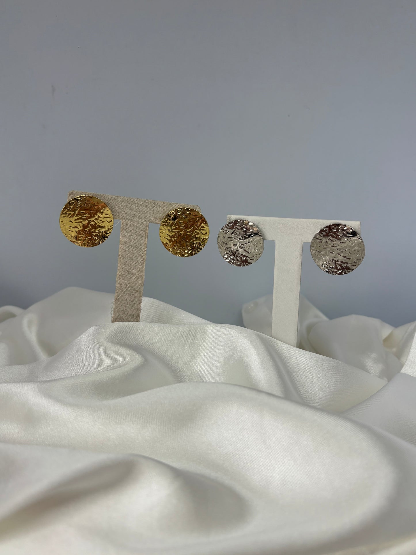 Boucles d'oreilles rond matelassé ￼