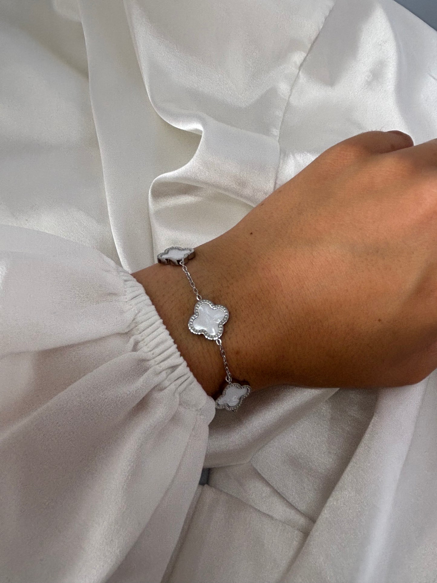 Bracelet fleur blanche
