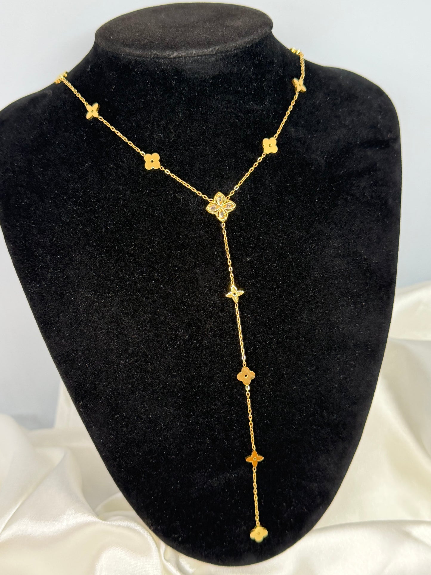 Collier Y trois fleurs