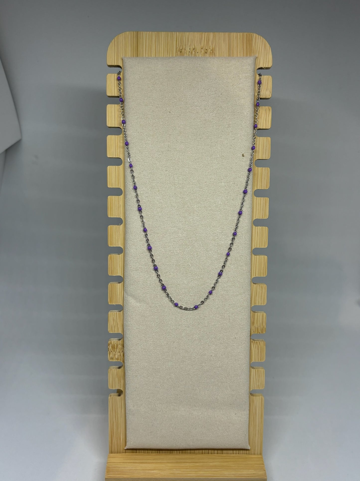 Collier perlé violet