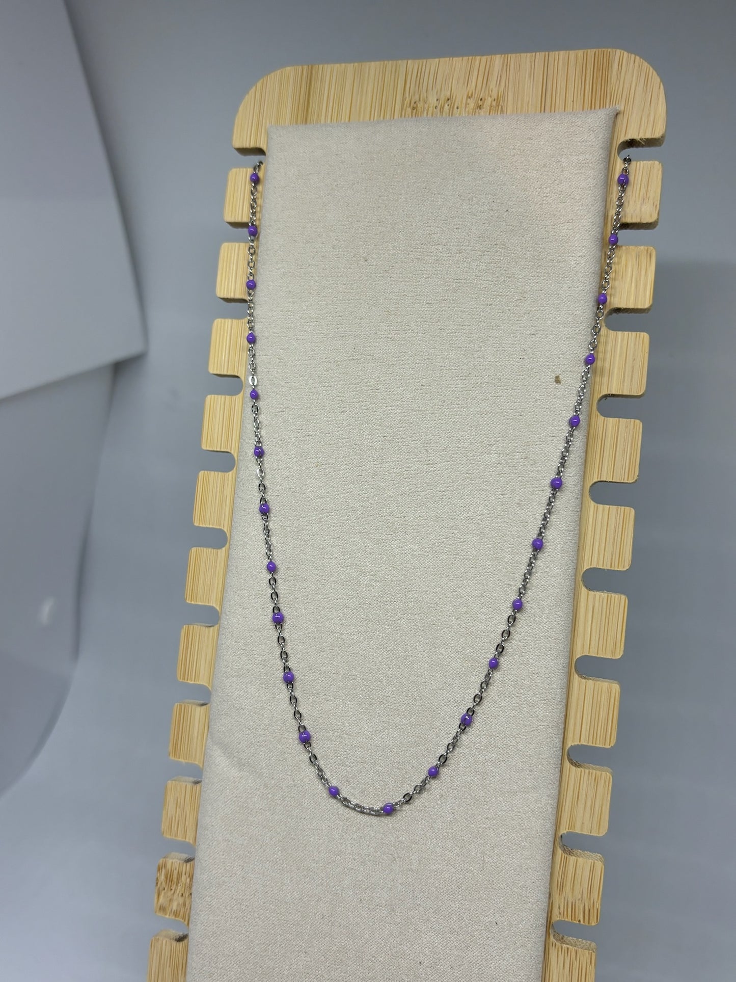 Collier perlé violet