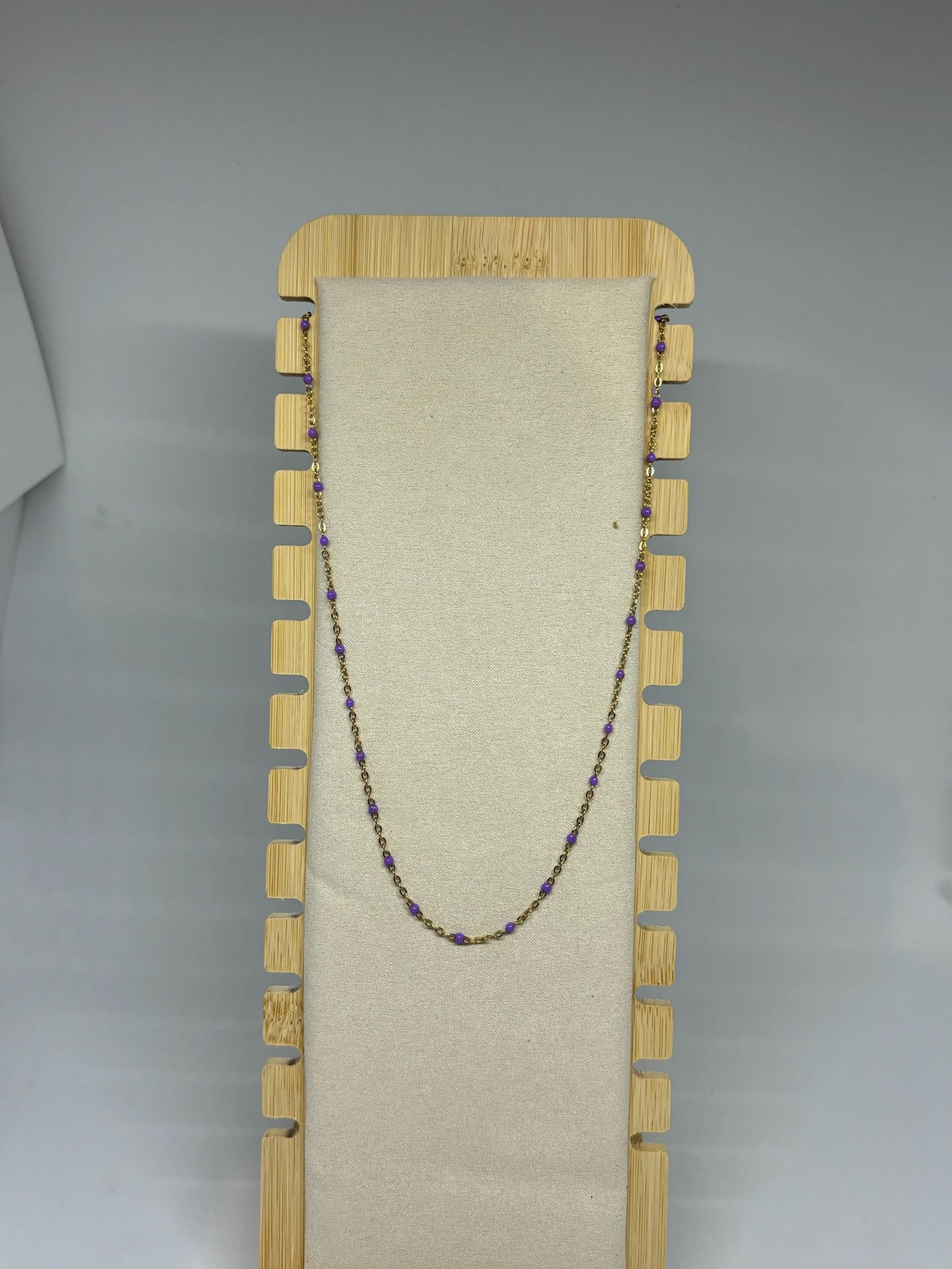 Collier perlé violet