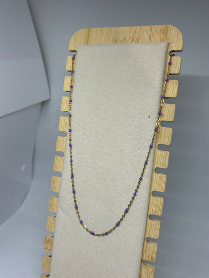 Collier perlé violet