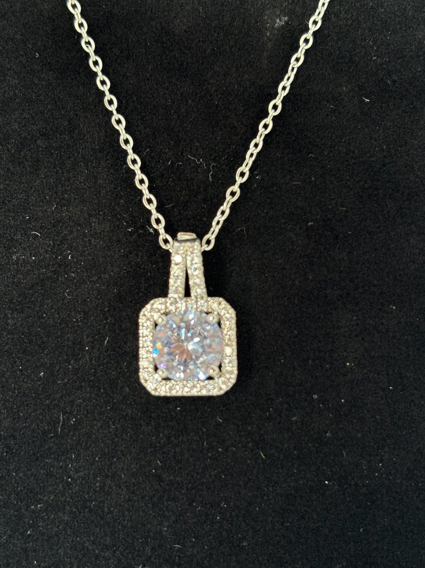 Collier diamant carré