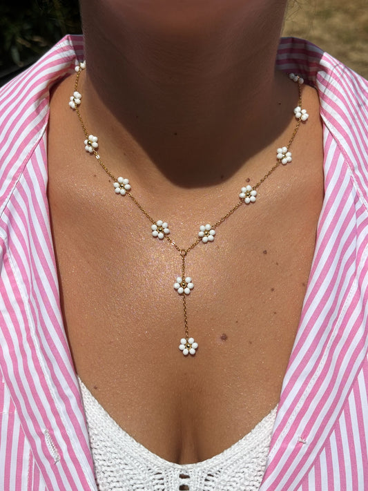 Collier fleur perlé