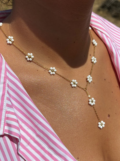 Collier fleur perlé