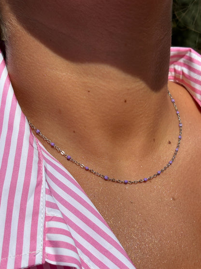 Collier perlé violet