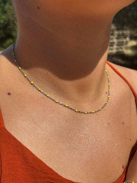 Collier perlé jaune