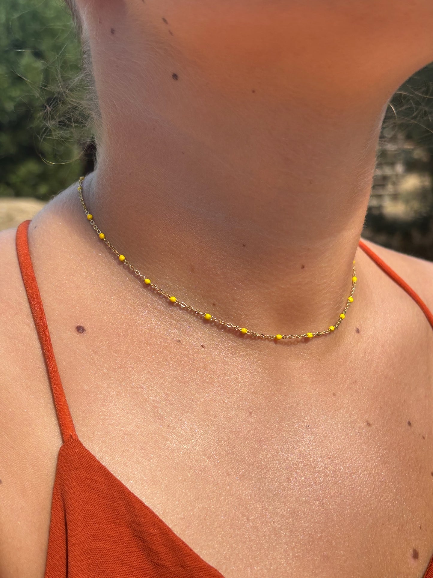 Collier perlé jaune