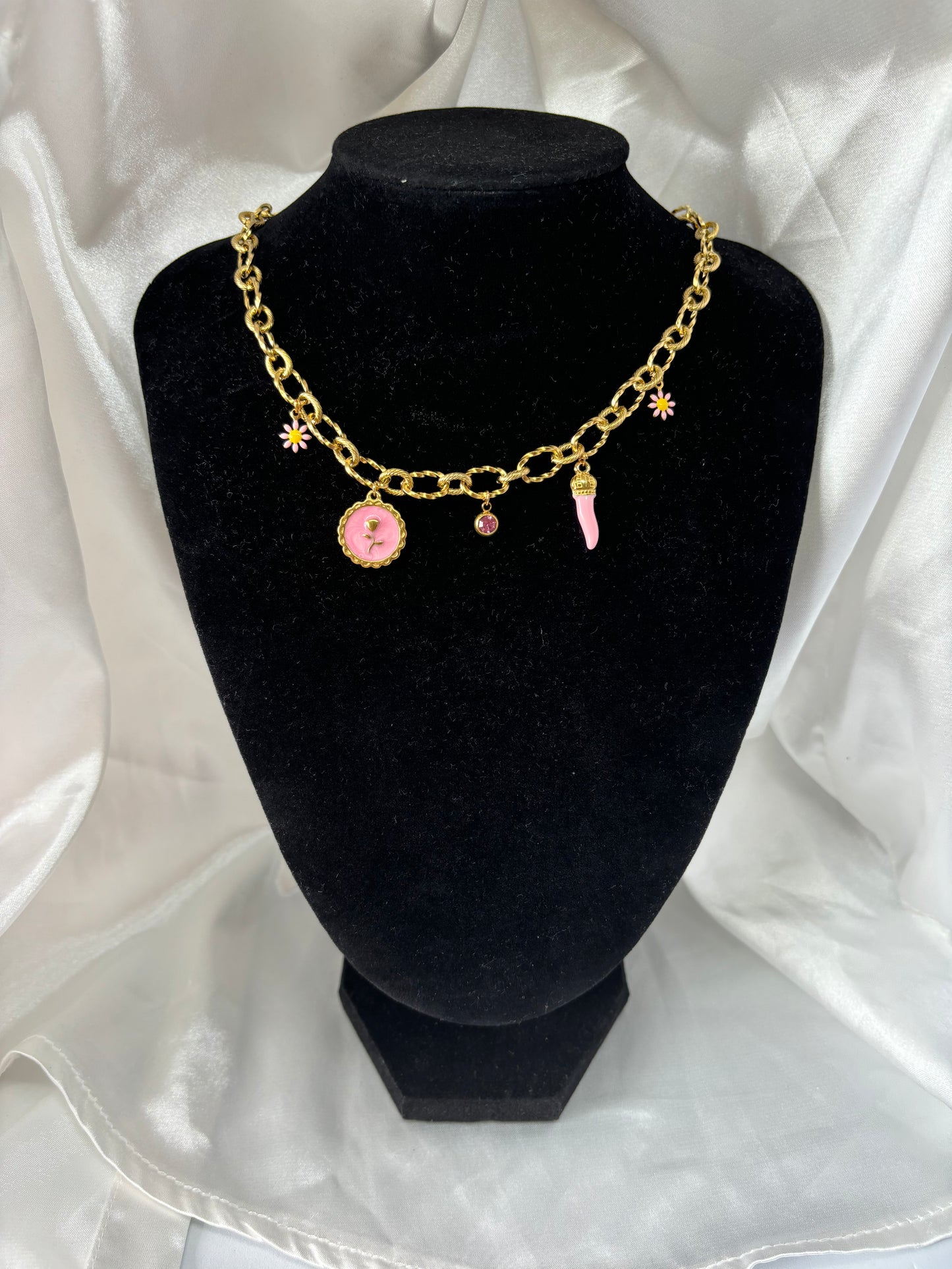 Collier breloque piment  rose