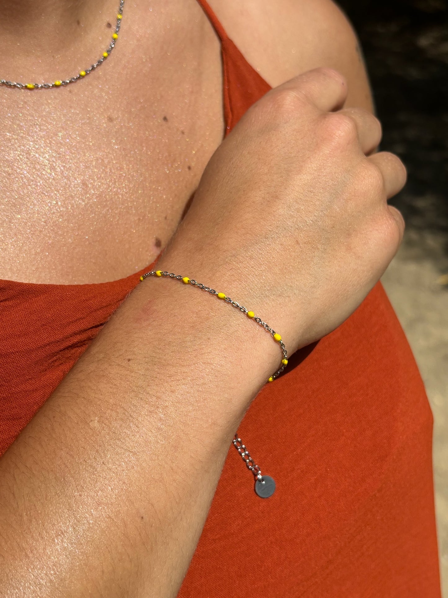 Ensemble bracelet chaîne perlé jaune